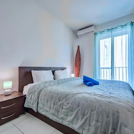 Apartman 2 Bedroom With Balcony In St Julians, Paceville, 7 By Vaganza