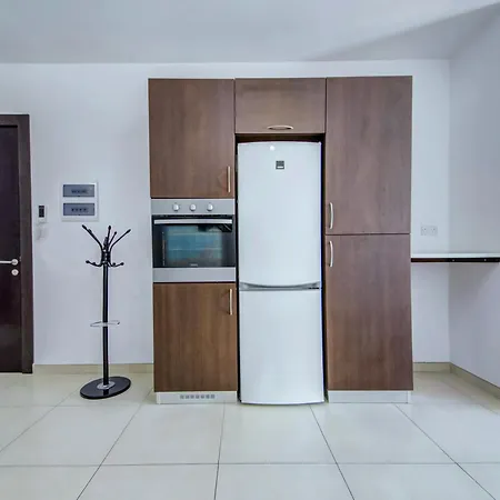 Apartman 2 Bedroom With Balcony In St Julians, Paceville, 7 By Vaganza *
