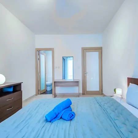 Apartman 2 Bedroom With Balcony In St Julians, Paceville, 7 By Vaganza